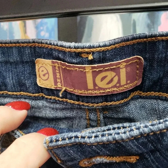 l.e.i Bell Bottom Jeans with Flags Size 5 - Picture 6 of 6